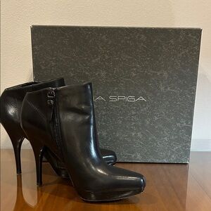 Via Spiga Black Leather Ankle Boots